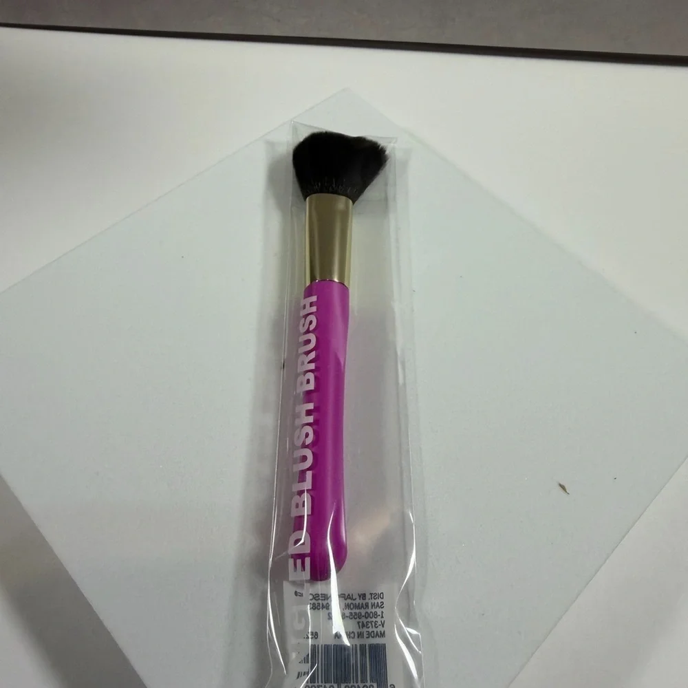 🩷5/$10🩷 Pink and Gold Blush Brush